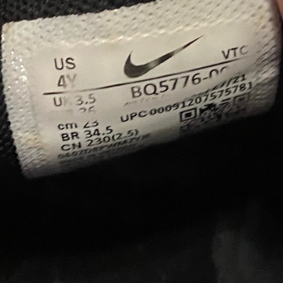 Youth boys shoes (3.5 & 4) - Picture 2 of 10